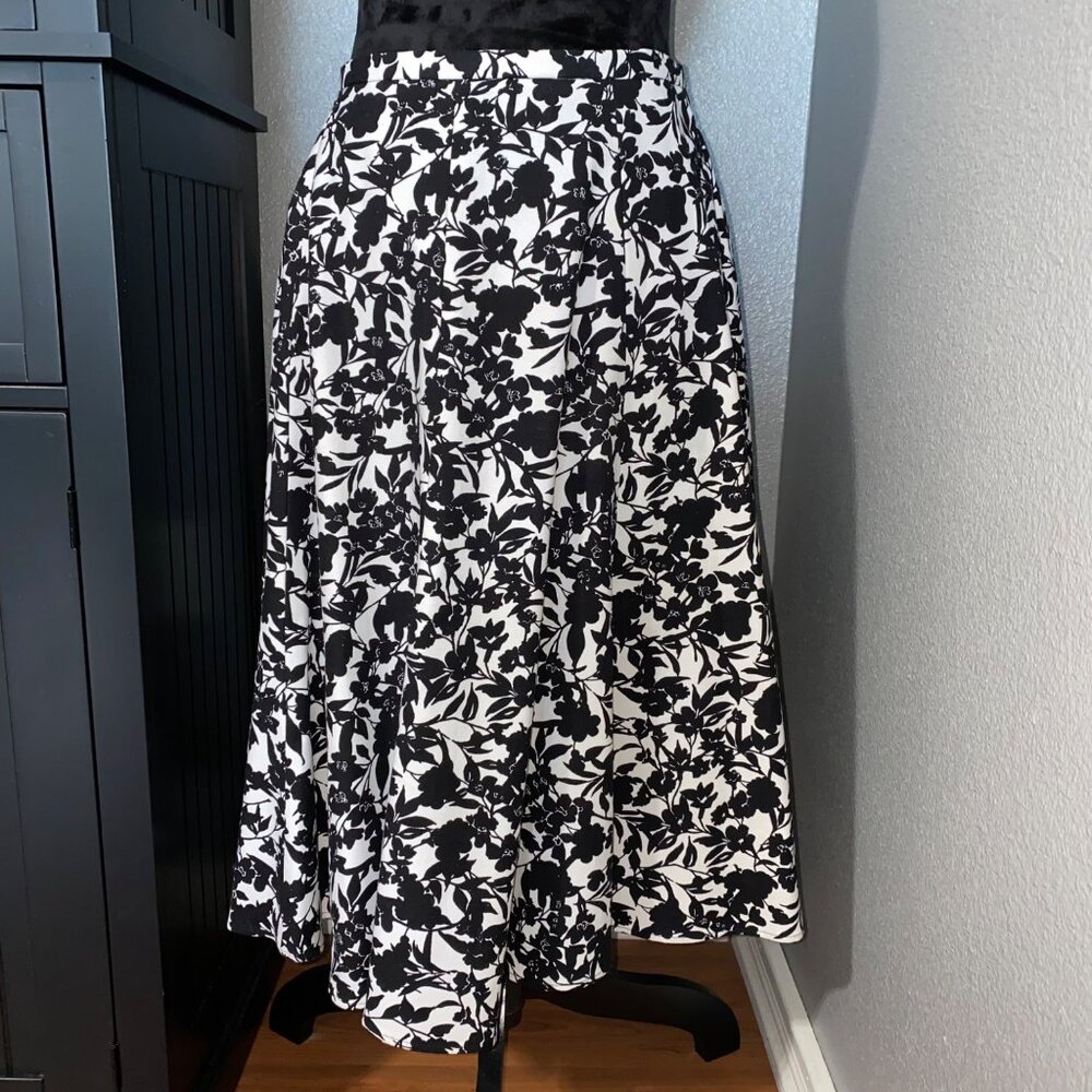 Apostrophe Skirt Size 12 Blk White Floral Flowy Cottagecore Chic Light Academia